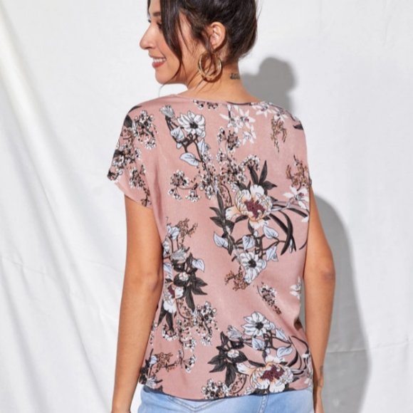 SHEIN Women's Cutout V-neck Floral Print T… - Picture 2 of 11